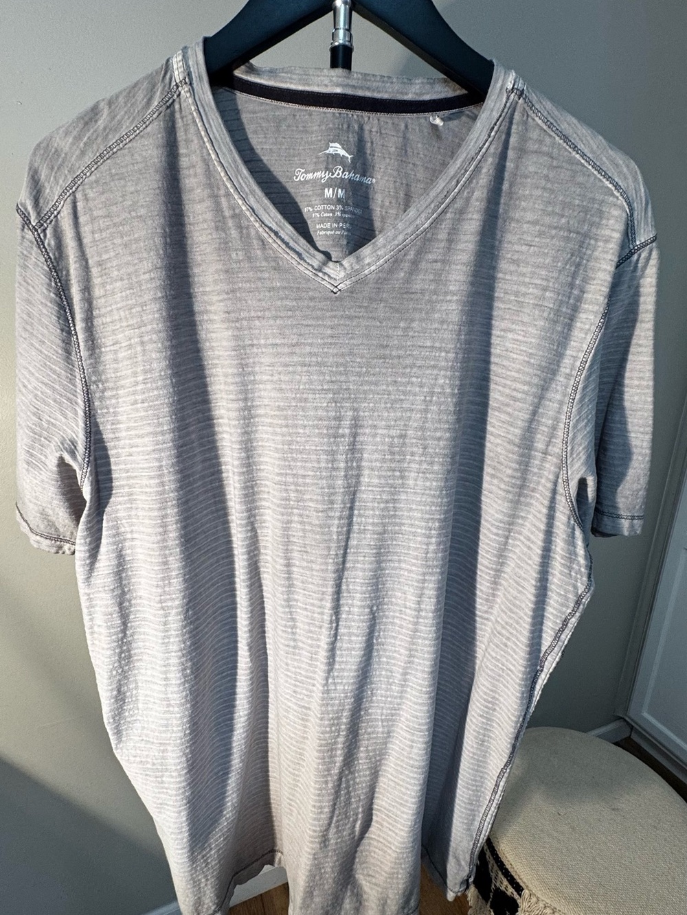 Tommy Bahama grey Slub V-Neck T-Shirt Men’s Medium Cotton Stretch